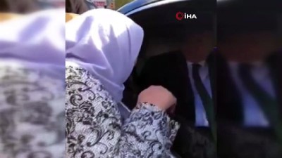  - Cumhurbaşkanı Erdoğan arabasını durdurdu, vatandaşlarla sohbet etti