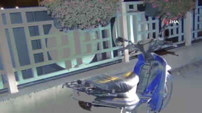 kirmizi isik -  Otomobil kırmızı ışıkta motosiklete çarptı: 1 ölü, 2 yaralı Videosu