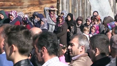 koy mezarligi - Almanya'da trafik kazasında ölen genç defnedildi - BOLU Videosu