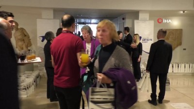  Antalya Havalimanı'nın 30 milyonuncu yolcusu neye uğradığını şaşırdı 