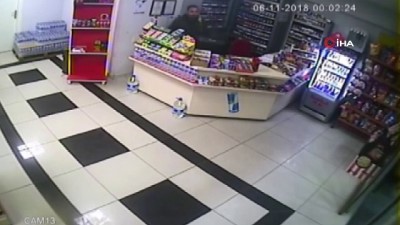  Benzin istasyonunda bıçaklı saldırı kamerada