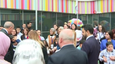 engelli cocuk -  Cumhurbaşkanı Erdoğan özel eğitim gören çocuklarla şarkı söyledi  Videosu