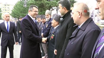  Erzurum Valisi Okay Memiş'i karşılama kuyruğu 