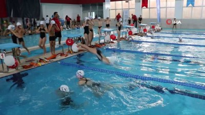 engelli ogrenci -  Geleceğe kulaç atıyorlar  Videosu