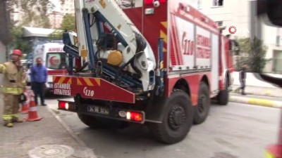 insaat cukuru -  Kadıköy'de bir işçi, inşaat çukuruna düştü. İtfaiye ekiplerinin yaralı işçiyi kurtarma çalışmaları sürüyor  Videosu