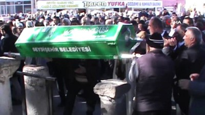  Su dolu kovada boğulan 1 yaşındaki bebek defnedildi 