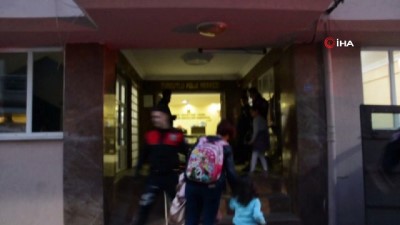 suc duyurusu -  8 yaşındaki öğrenciyi öğretmeni darp etti iddiası Videosu