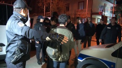 aclik grevi -  CHP önünde eylem yapan Nuriye Gülmen ve 2 kadın serbest bırakıldı  Videosu