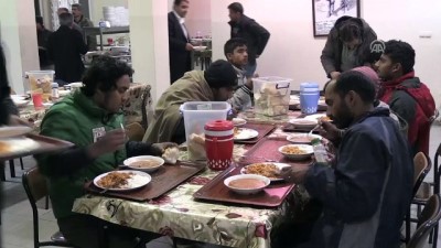 Düzensiz göçmenleri taşıyan minibüsün şarampole yuvarlanması - 50 göçmen yakalandı - VAN 