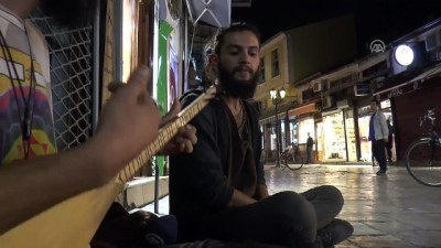 'İdealleri için' çıktıkları yolda 'kendilerini arayan' iki Türk genç - ÜSKÜP 