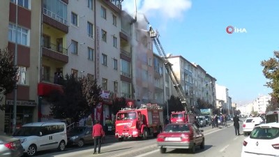  İtfaiyenin erken müdahalesi alevlerin binayı sarmasını önledi 