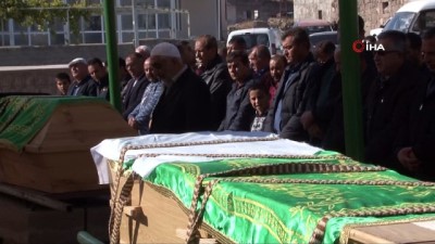  Lokomotifin minibüsü sürüklediği anlar kameraya böyle yansıdı 