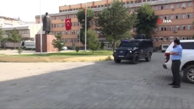 kamu gorevlileri -  Muş'ta FETÖ operasyonu: 7 gözaltı  Videosu