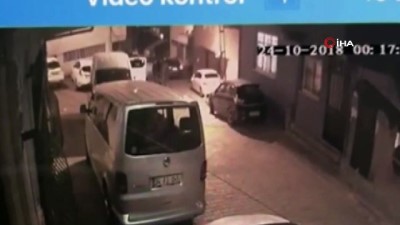  Sahte polis yeleğiyle evlerden gasp yapan şüpheliler kamerada 