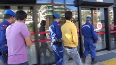  Üniversite öğrencileri zehirleyen uyuşturucu tacirleri yakalandı 