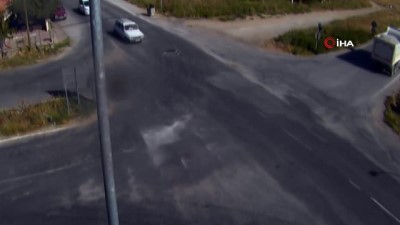 mobese kamerasi -  Çarpmanın şiddetiyle otomobilin tüm kapıları açıldı, sürücüyü emniyet kemeri kurtardı...Kaza anı kamerada  Videosu
