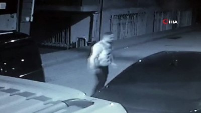 silahli saldirgan -  O anlar kamerada... Park halindeki otomobili önce tekmeledi, sonra tabancayla kurşun yağdırdı Videosu