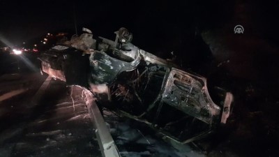 Otoyolda devrilen otomobil alev aldı - KOCAELİ 