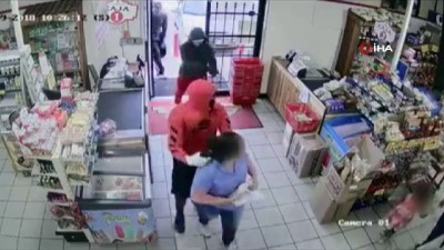 silahli soygun -  - Soyguncular kaçmak isteyen kadın ve kızını fark etti  Videosu