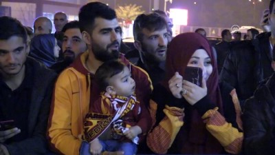 tezahur - Galatasaray kafilesi, Kayseri'de Videosu