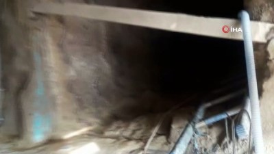 kacak kazi -  Hazine bulmak için evinin altını 10 metre kazdı  Videosu