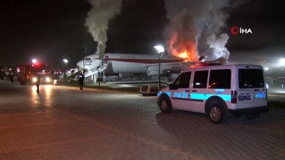 gaz akisi -  Uçak restoranda yangın söndürüldü  Videosu