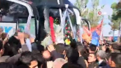  AK Parti Şanlıurfa adayını davul zurna eşliğinde binlerce kişi karşıladı