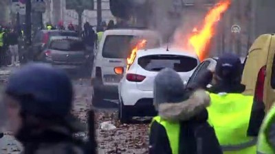 akaryakit zammi - Fransa'da göstericiler araçları ateşe verdi - PARİS Videosu