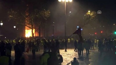 akaryakit zammi - Fransa'da polisle göstericiler arasındaki çatışma şiddetlendi - PARİS Videosu