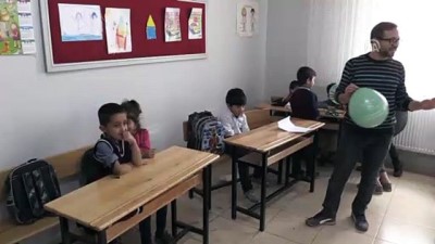 saglik gorevlisi - Hakkari'de okul çağı aşılama oranı yüzde 97'ye ulaştı  Videosu