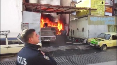 İzmir'de hurdalık yangını 