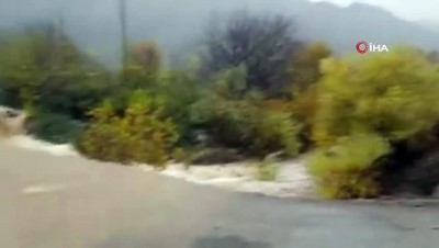  Şemdinli-Derecik yolunda dereler taştı 