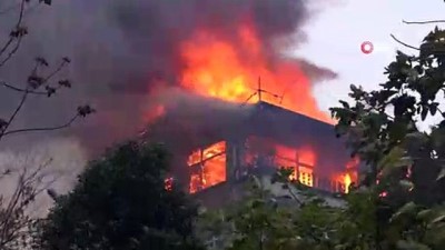  Trabzon'da bir binanın çatı katında yangın çıktı 