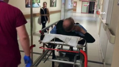  Tuvaletini yaparken belindeki silah ateş alan adam yaralandı