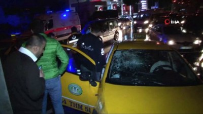 ticari taksi -  Beyoğlu’nda trafik kazası; 2 yaralı  Videosu