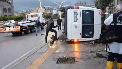 isci servisi -  İzmir Aliağa’da işçi servisi devrildi:  4 yaralı Videosu
