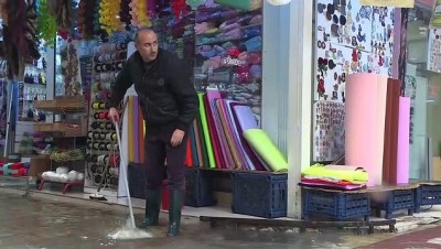 Sağanak su baskınlarına yol açtı - İZMİR