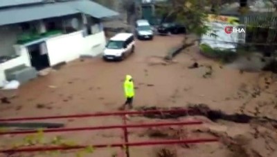  Adıyaman’da sel önüne ne kattıysa sürükledi 