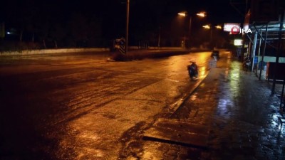  Afyonkarahisar’da şiddetli yağış etkili oldu 