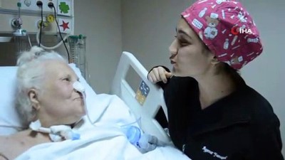 solunum cihazi -  Aylarca yoğun bakımda kaldı, 4 kez kalbi durdu... 82 yaşındaki Ümit teyzeye hayat öpücüğü  Videosu