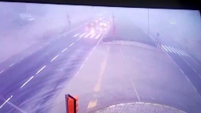 kirmizi isik - Denizli'deki ölümlü trafik kazası güvenlik kamerasına yansıdı Videosu