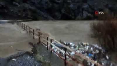  Sincik'te dereler taştı köprüleri su bastı 