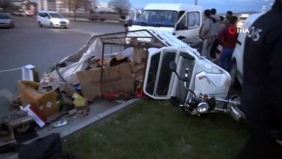  Hafif ticari araç üç tekerlekliye çarptı: 1 yaralı