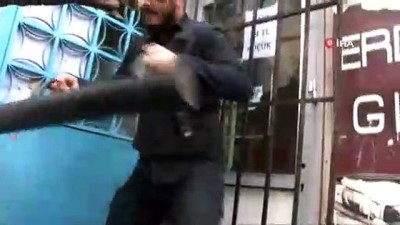 uyusturucu madde -  İstanbul’da dev asayiş operasyonu...Koçbaşıyla kapısını kırdıkları eve giren polis böyle arama yaptı Videosu