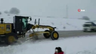 karayollari -  Tokat'ta kar yağışı nedeniyle araçlar yolda kaldı  Videosu