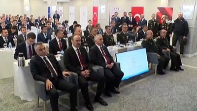 gayri safi milli hasila -  Valiler göçmenler için toplandı  Videosu