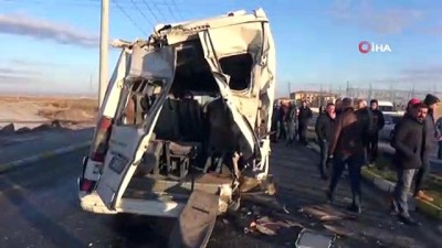 ozel hastaneler -  - Aksaray'da servis otobüsü ile minibüs çarpıştı: 17 yaralı  Videosu