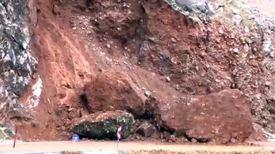 karayollari - Hakkari-Şırnak yoluna kaya parçaları düştü Videosu