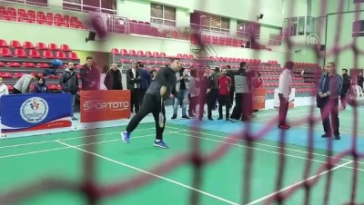 badminton - Hamza Yerlikaya, badmintoncularla antrenman yaptı - ANKARA  Videosu