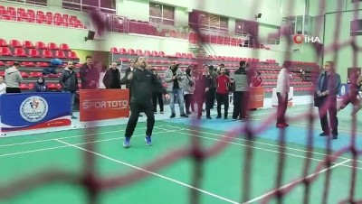 badminton - Hamza Yerlikaya, badmintoncularla antrenman yaptı  Videosu